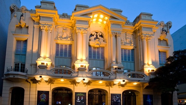 Fachada do Teatro Renault (antigo Teatro Abril)