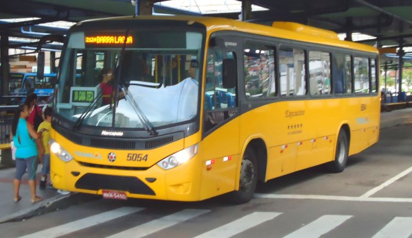 Os ônibus executivos são conhecidos por "amarelinhos"