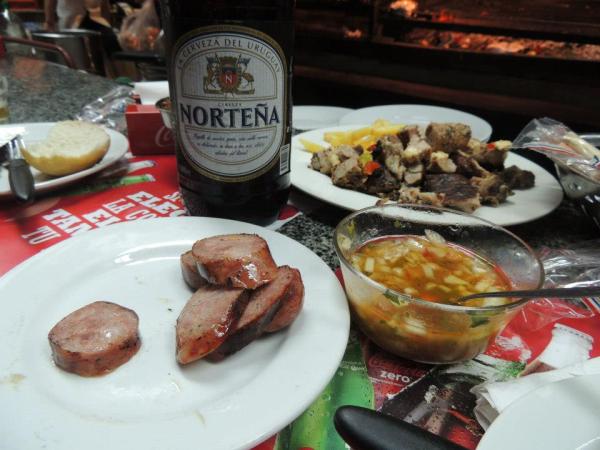 Cerveja e comidinhas em Montevidéu