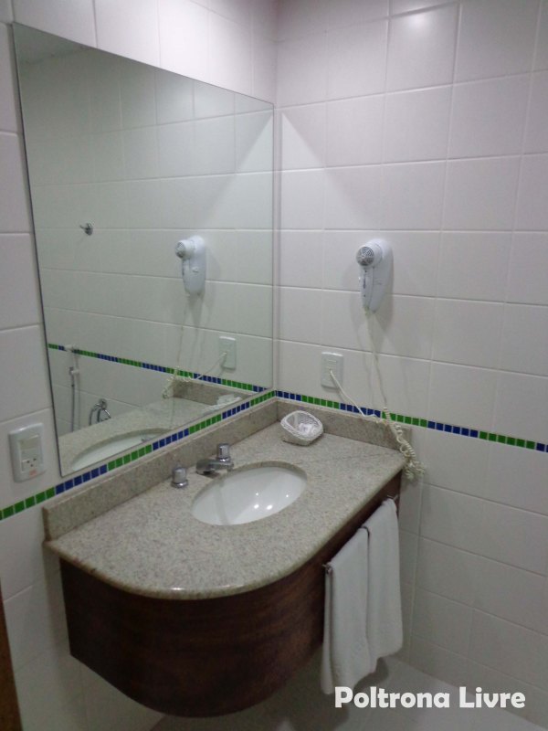 banheiro do hotel lecarnard em lages santa catarina pia