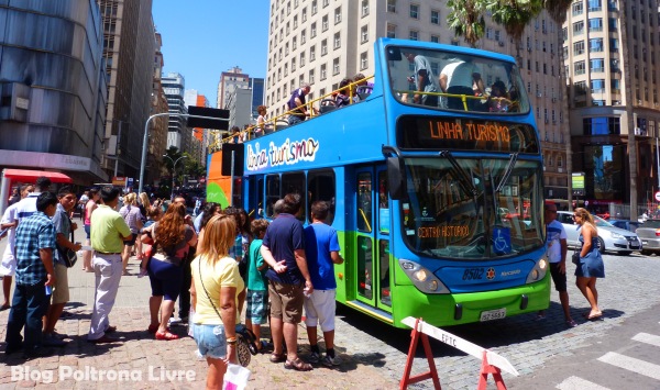 Ônibus turístico em Porto Alegre 